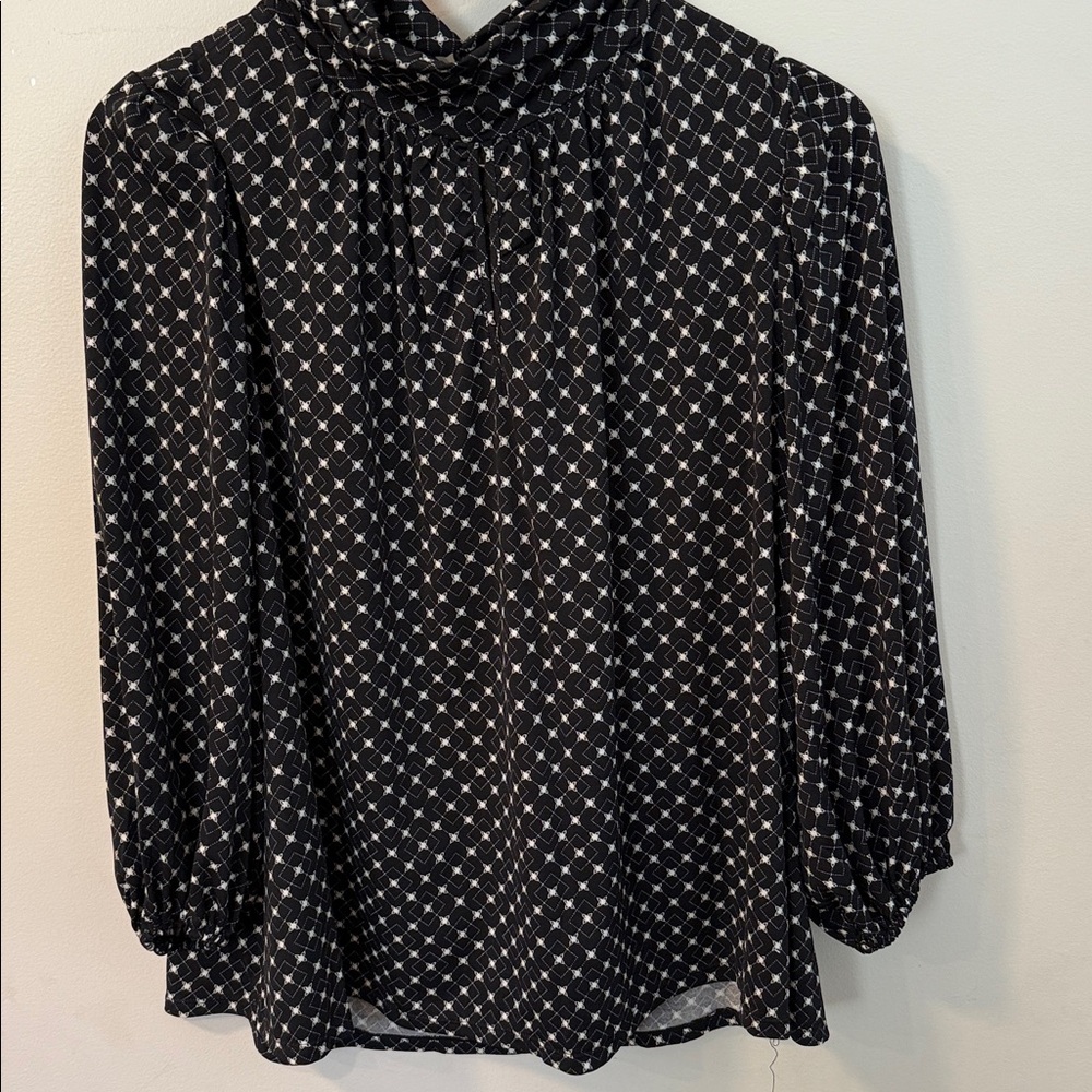 Max Studio Black and White Patterned Top